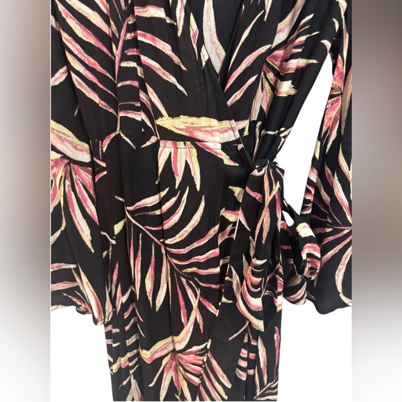Amuse Society Isle of Love Maxi Wrap Dress Floral Black Small Resortwear Beach - Picture 9 of 9